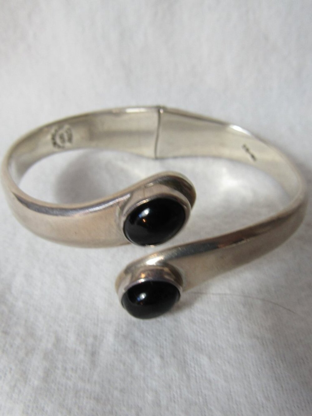 Vintage Taxco Mexican Sterling Silver & Onyx Hinged Cuff Bracelet